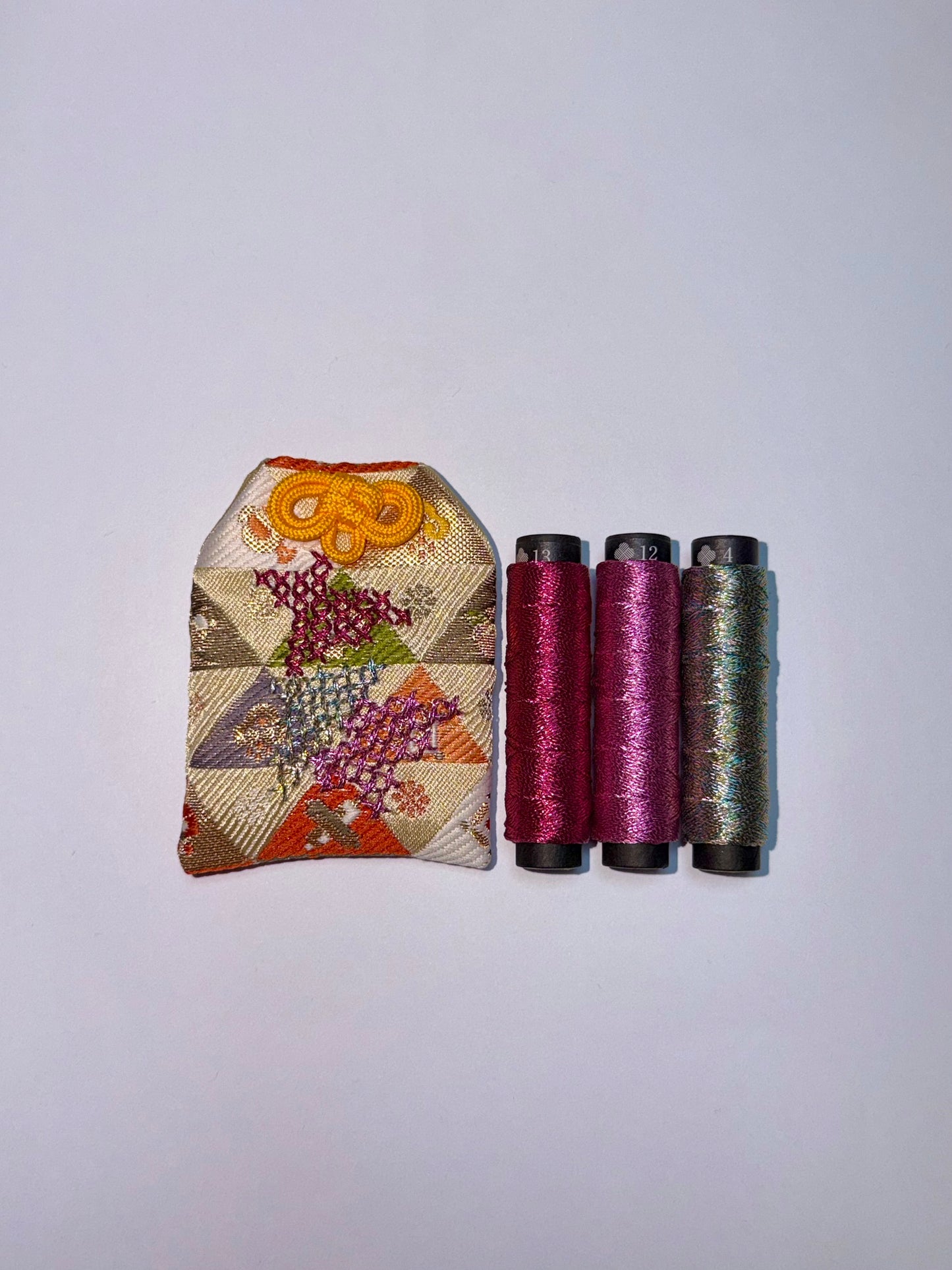 【DANIELA MARIBELコラボ夏祭り限定刺繍お守り】クロス刺繍柄