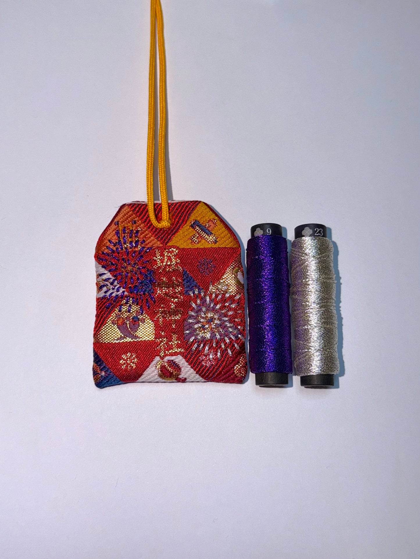【DANIELA MARIBELコラボ夏祭り限定刺繍お守り】花火柄