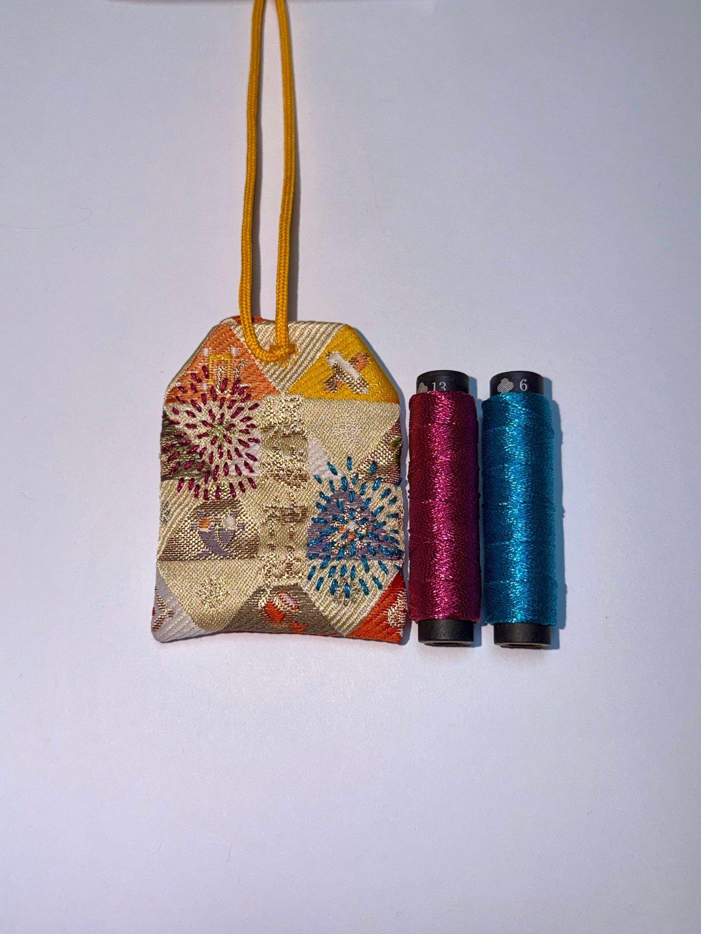 【DANIELA MARIBELコラボ夏祭り限定刺繍お守り】花火柄