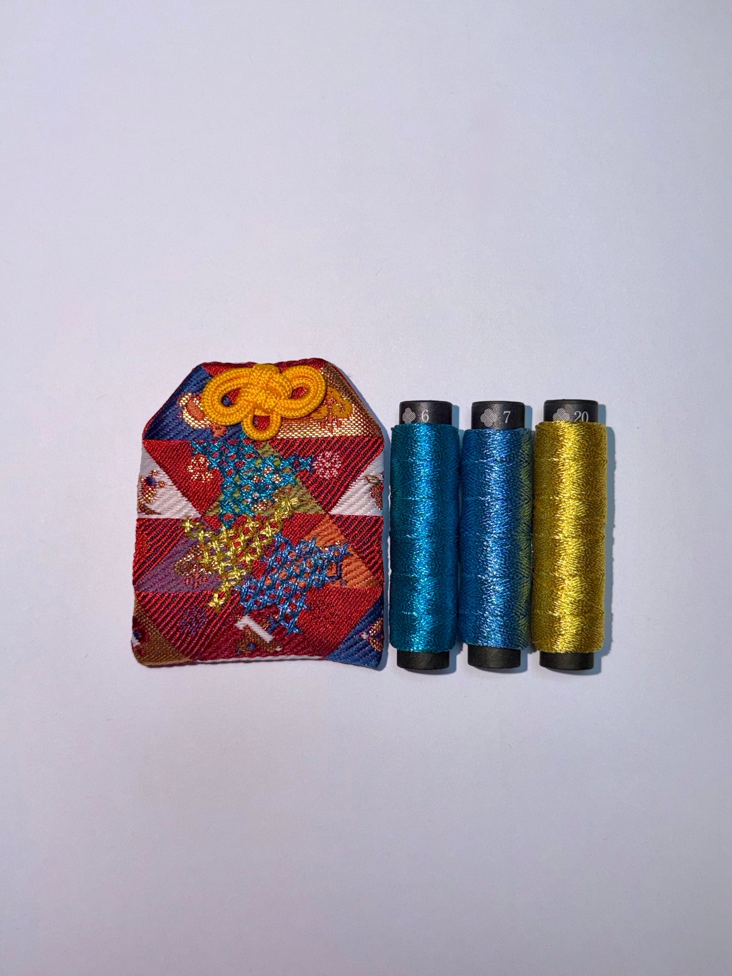 【DANIELA MARIBELコラボ夏祭り限定刺繍お守り】クロス刺繍柄